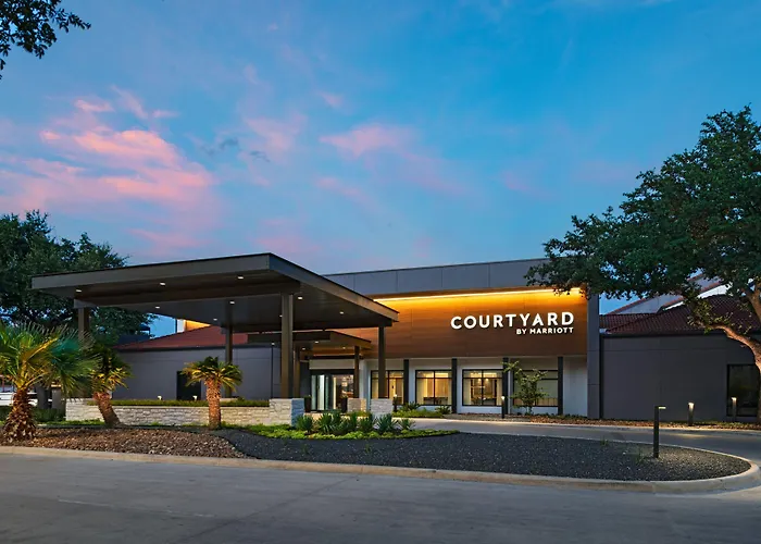 Courtyard By Marriott Downtown