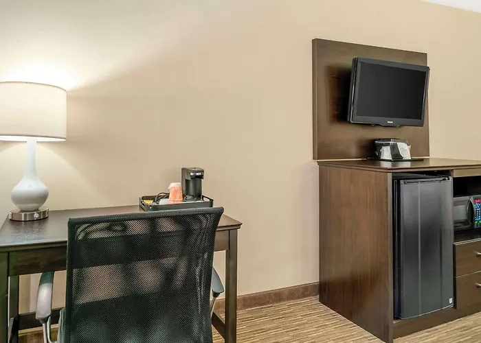 Quality Inn & Suites Monroe