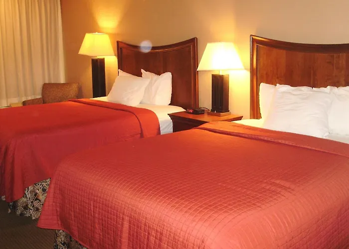 Trade Winds Central Inn