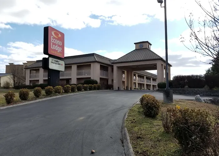 Econo Lodge Inn & Suites East