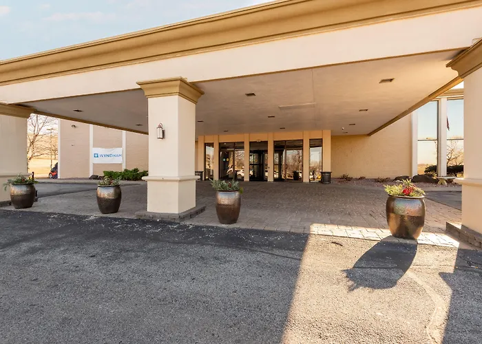 Wyndham Omaha Hotel - West Dodge