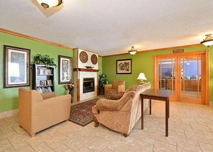 Quality Inn & Suites Grinnell Near University