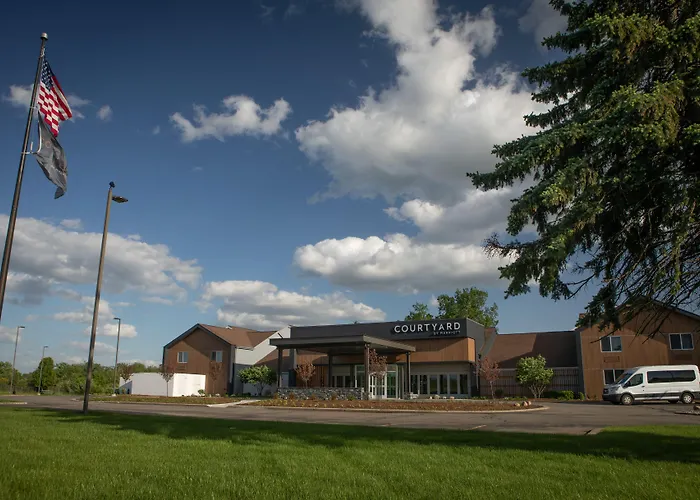 Courtyard By Marriott Lansing