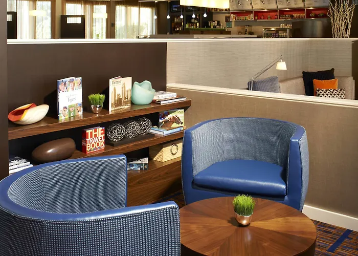 Courtyard By Marriott Detroit Warren