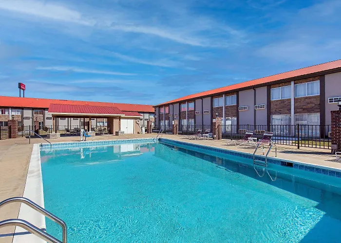 Ramada By Wyndham Bowling Green