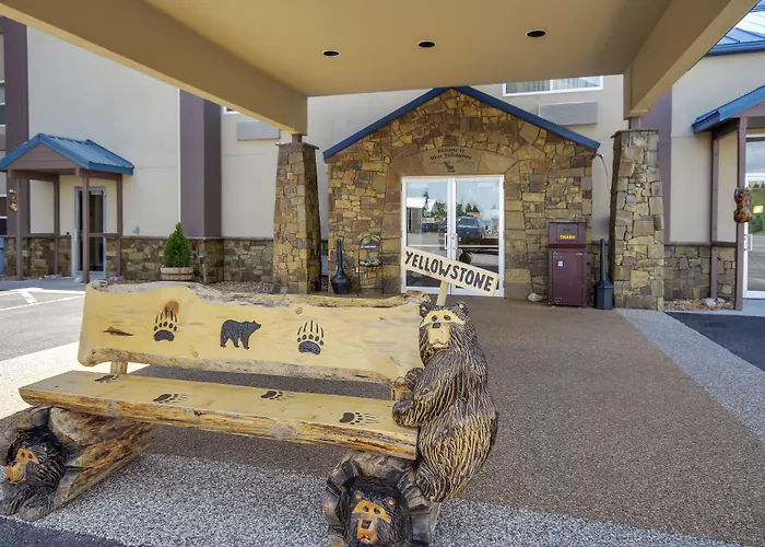 Yellowstone West Gate Hotel