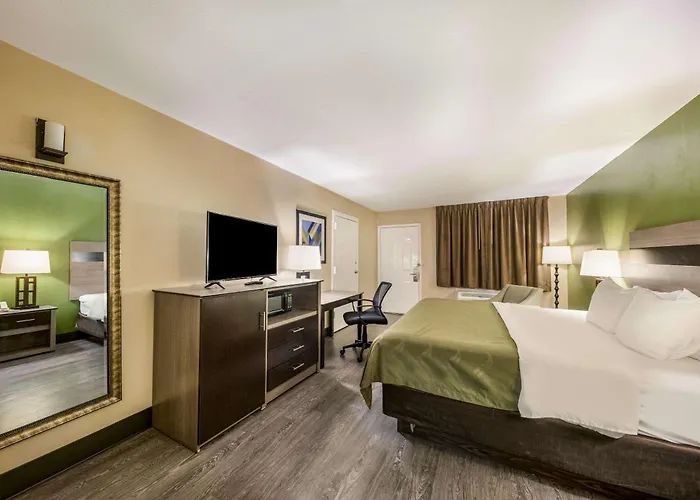 Quality Inn & Suites Garland - East Dallas