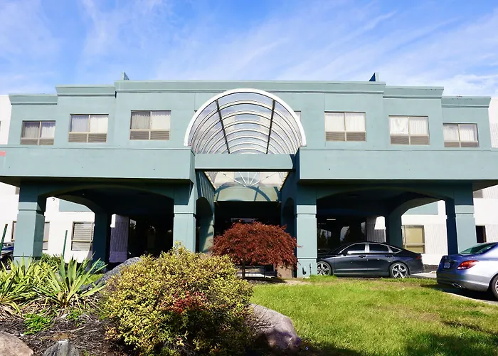 American Inn & Suites