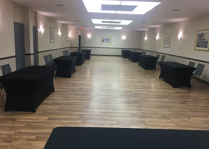 Quality Inn & Suites Windsor - Downtown