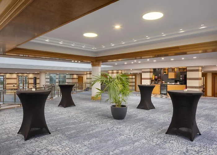 Hilton Paris Charles De Gaulle Airport Hotel Le Mesnil-Amelot