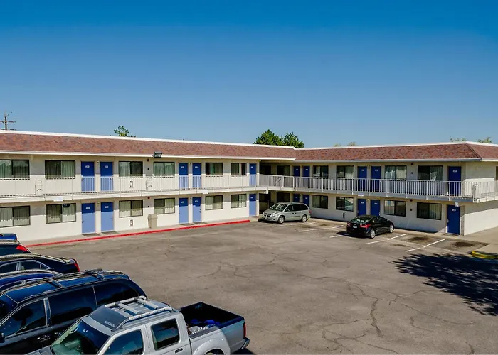 Motel 6 Thornton
