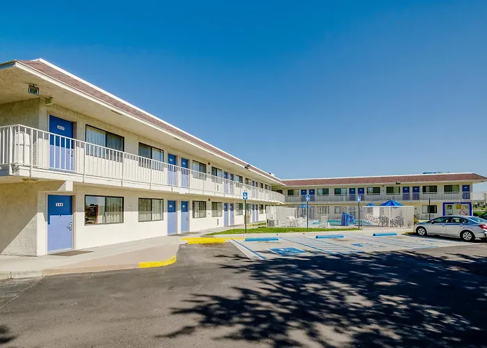 Motel 6 Thornton