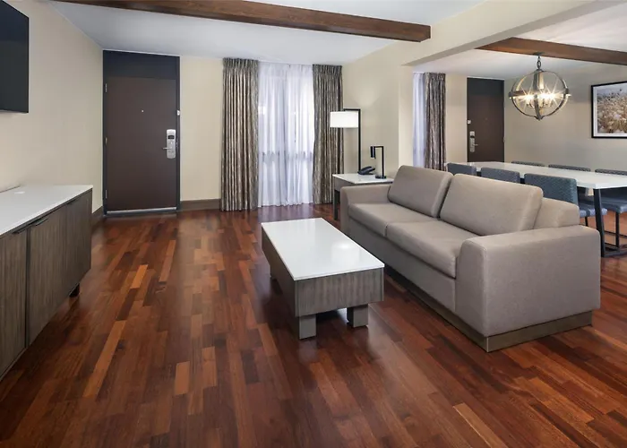 Doubletree By Hilton Manhattan, Ks