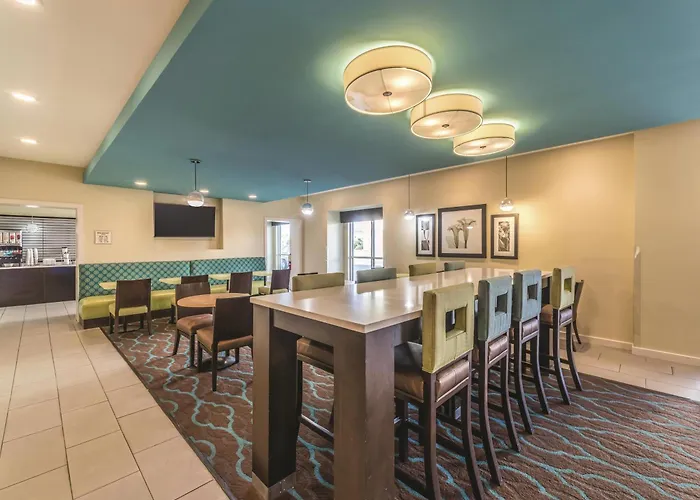 La Quinta By Wyndham Collinsville - St. Louis