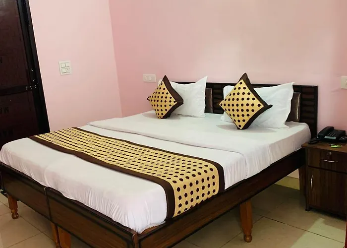 Mahadev Hotel !! Near Chandigarh Int'L Airport !