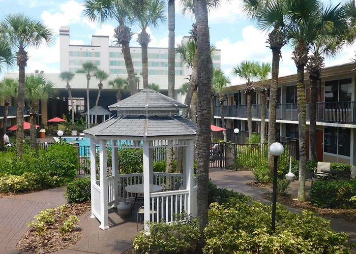 Ramada By Wyndham Kissimmee Gateway - Free Theme Park Shuttle Hotel Four Corners