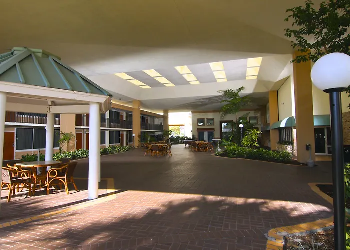 Ramada By Wyndham Kissimmee Gateway - Free Theme Park Shuttle Hotel Four Corners