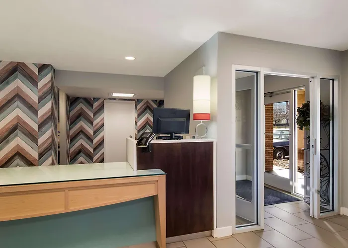 Mainstay Suites Omaha Old Mill