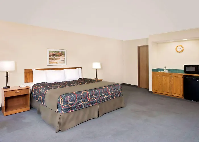 Days Inn By Wyndham Boonville