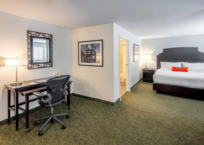 Collegian & Suites, Trademark Collection By Wyndham