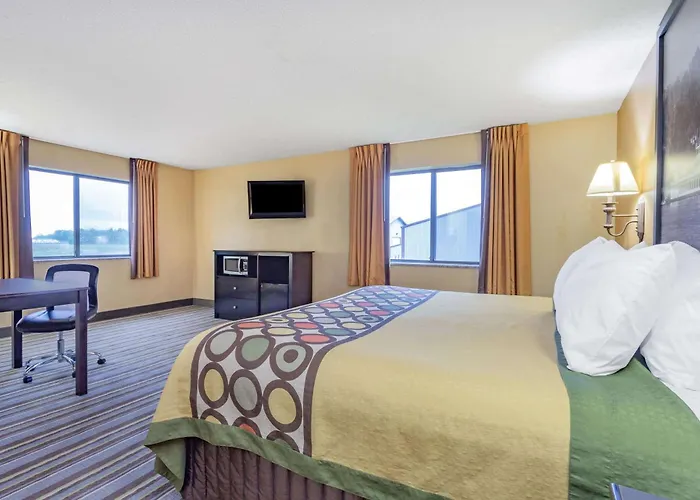 Super 8 By Wyndham Iowa Falls
