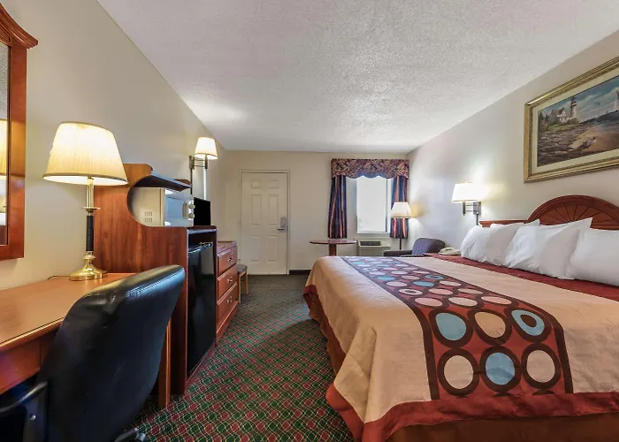 Super 8 By Wyndham Eastland