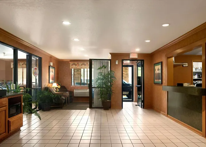 Super 8 By Wyndham East Peoria