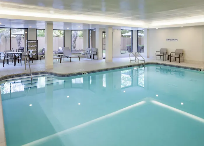Courtyard By Marriott Pensacola