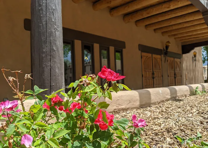Sagebrush Inn & Suites Taos