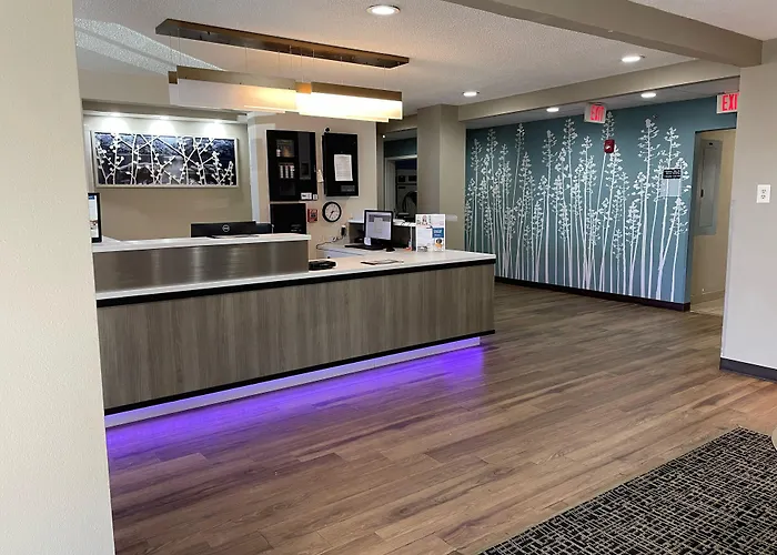 Baymont By Wyndham Boardman Hotel