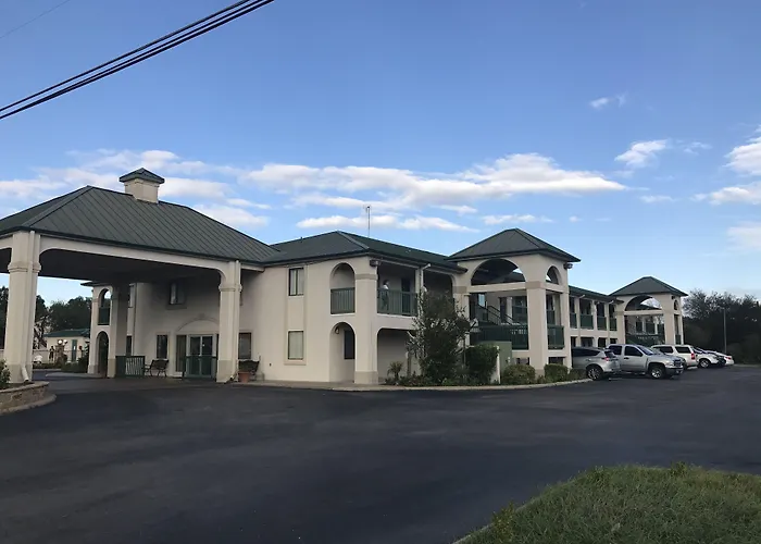 Quality Inn Three Rivers