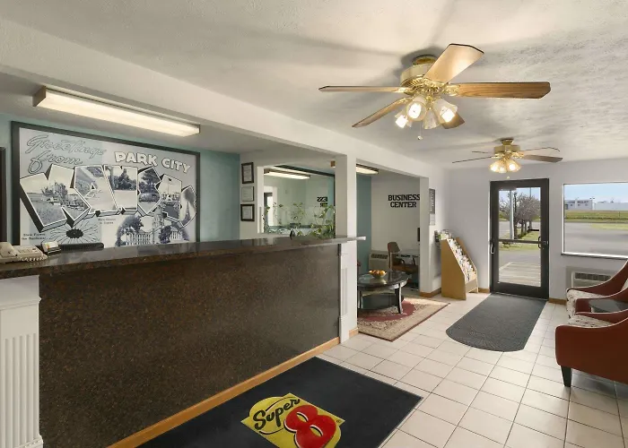Super 8 By Wyndham Park City/North Wichita Area
