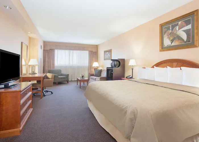 Hotel Topeka At City Center