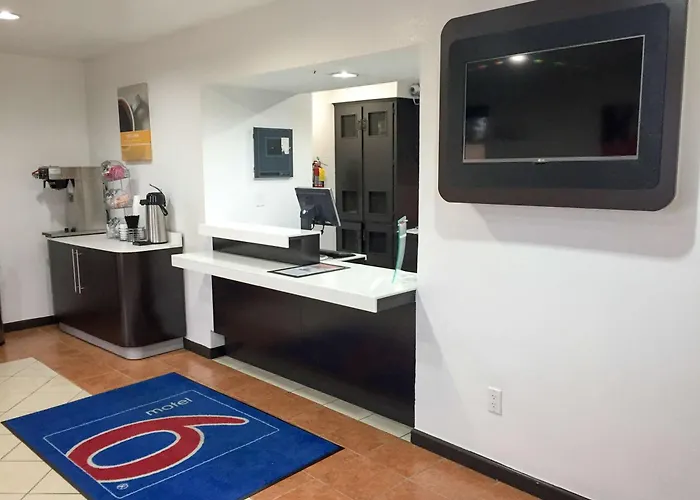 Motel 6: Ultra-Modern Comfort with Robotic Massages Kingsland
