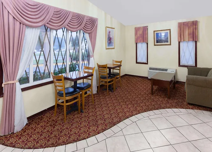 Knights Inn - Tucker