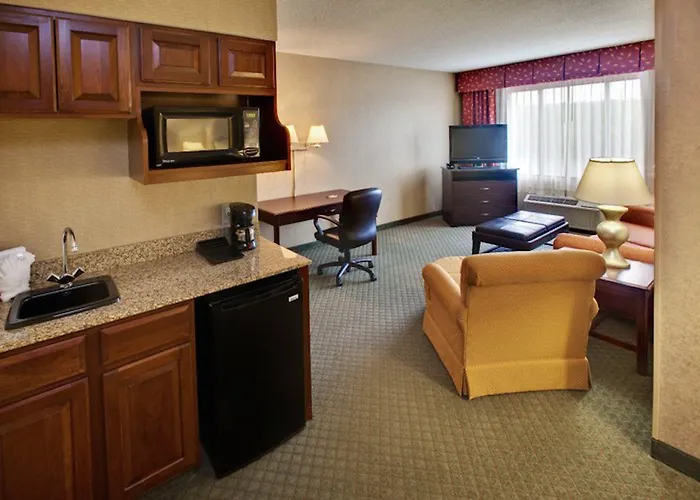 Holiday Inn & Suites By Ihg