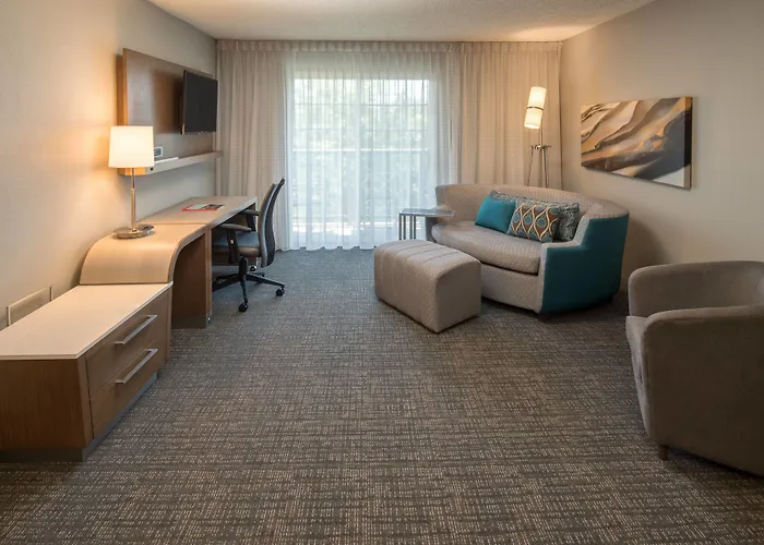 Courtyard By Marriott Portland North