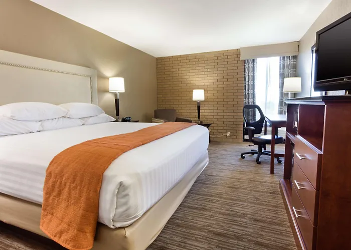 Drury Inn & Suites Kansas City Airport