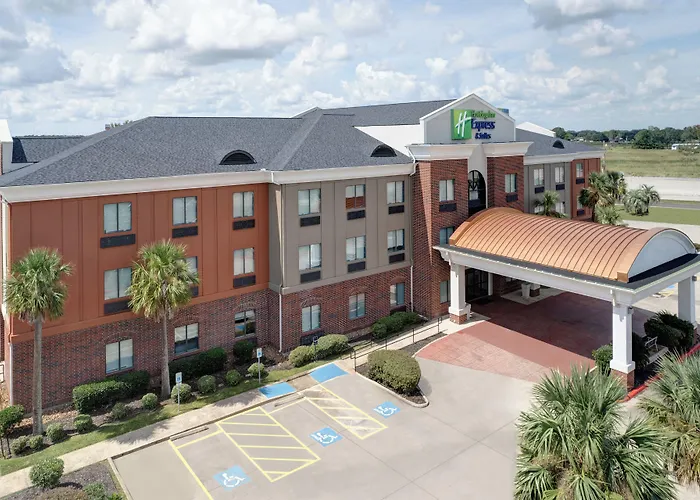 Holiday Inn Express Hotel & Suites Winnie By Ihg
