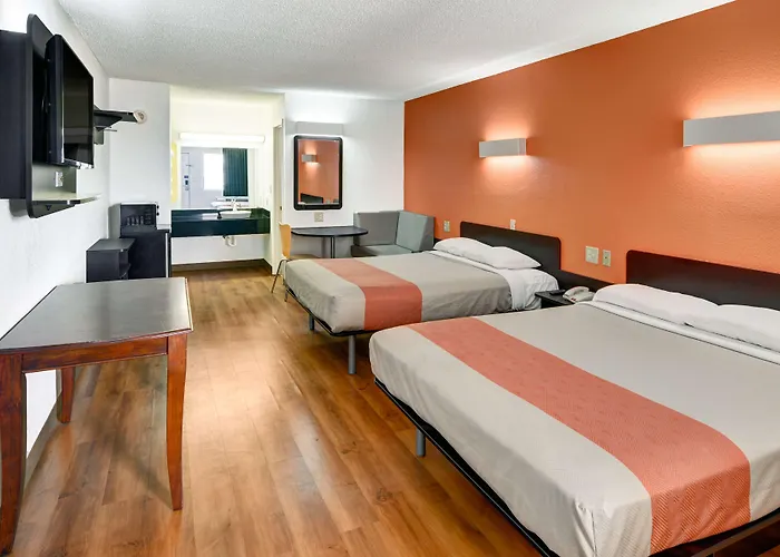 Motel 6-Lindale, Tx