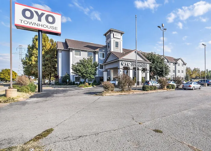 Oyo Townhouse Oklahoma City Airport