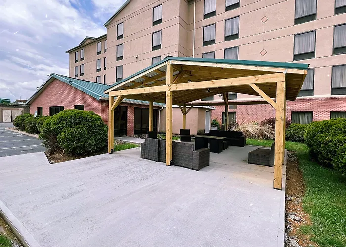 Holiday Inn Express & Suites Charleston-Southridge By Ihg