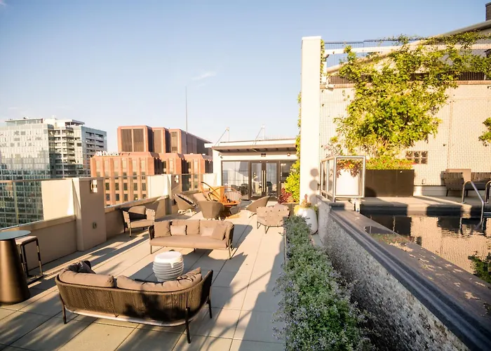 Windsor Suites