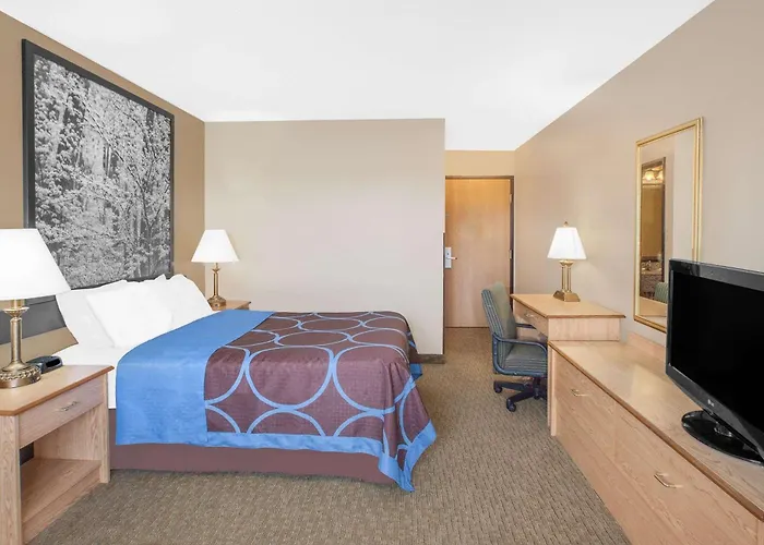 Super 8 By Wyndham Seville