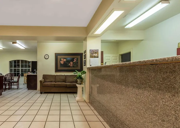 Super 8 By Wyndham Greenville