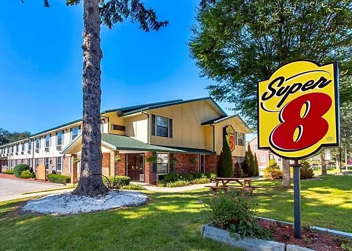 Quality Inn Lee - Lenox South