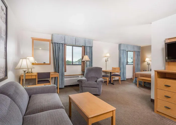 Super 8 By Wyndham Monroe Wi