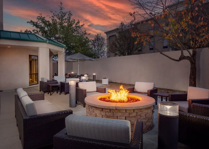 Courtyard By Marriott Dayton North