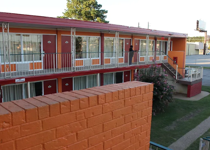 Motel 6 Al University