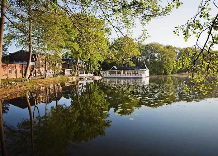 Bokel-Mühle am See